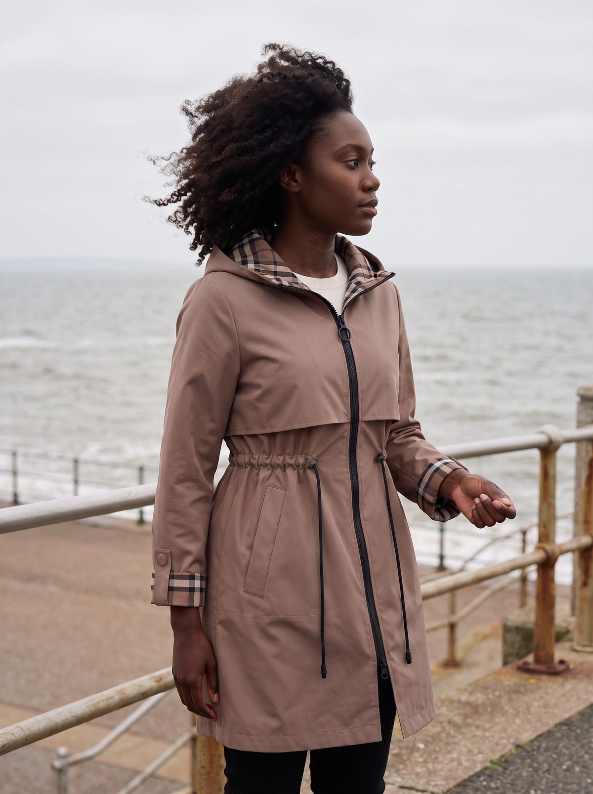 Women's Hooded Raincoat – Brown – lifestyle seaside