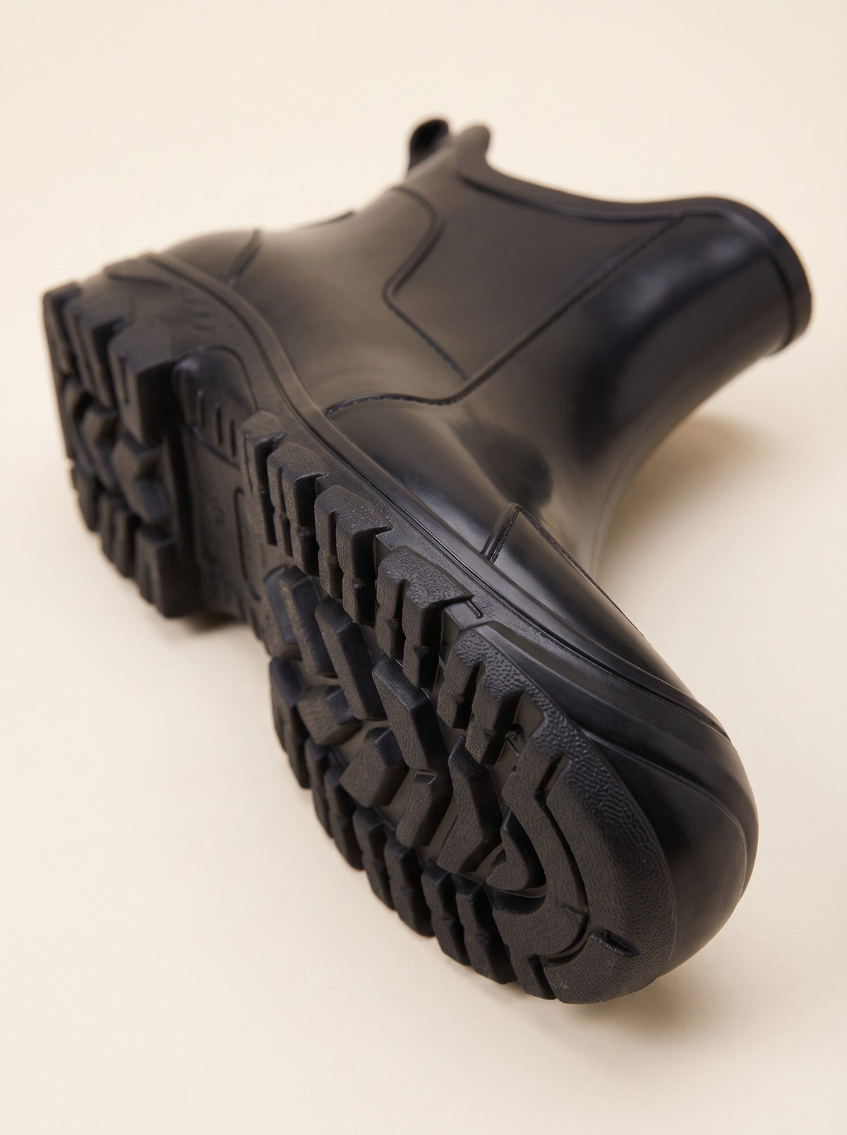Short Wellington Boots – Black – non-slip tread sole detail
